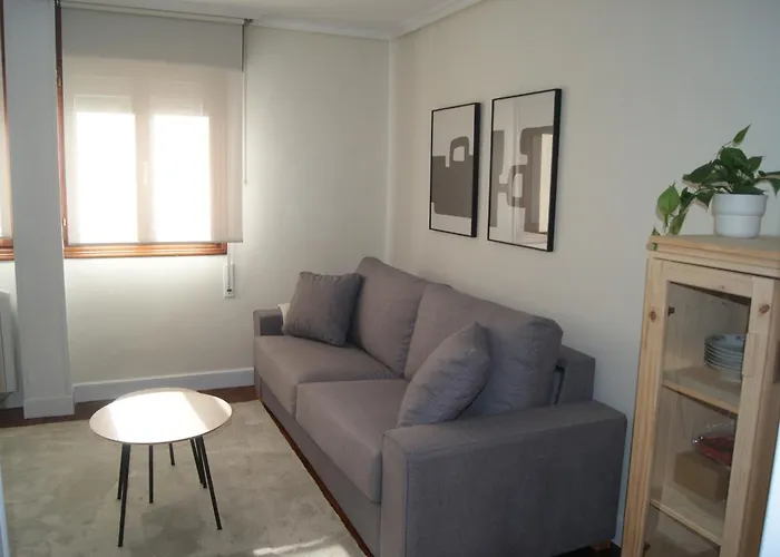 Nuevo, Luminoso, Reformado, Cerca Del Casco Viejo *